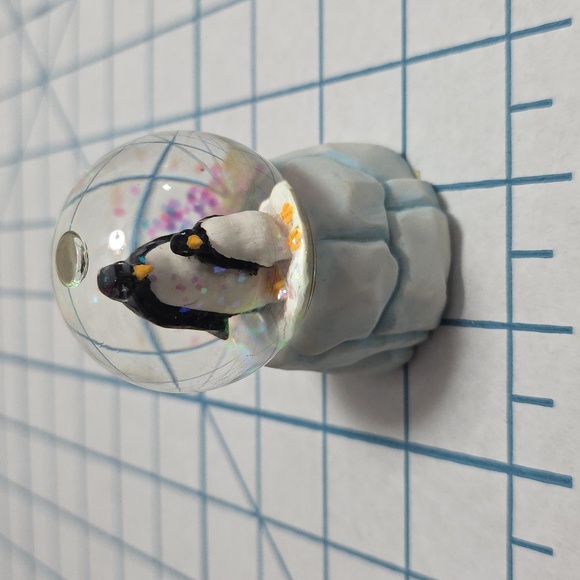 Snowglobe w Penguin And Baby Penguin NWOT - Picture 1 of 9